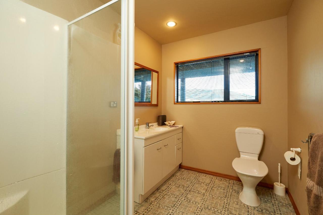 Akaroa Holiday Home Spacious And Quite With Stunning Harbour Views And Close To Town Eksteriør billede