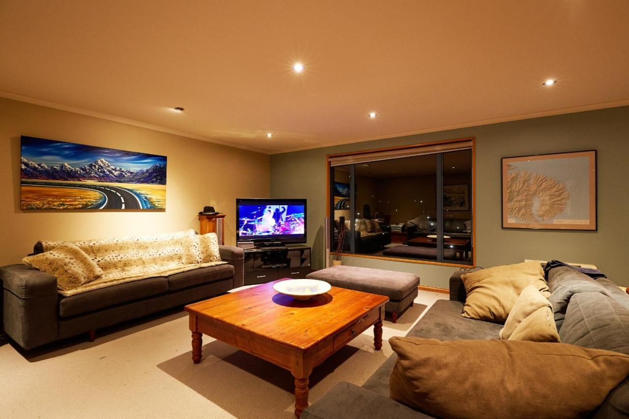 Akaroa Holiday Home Spacious And Quite With Stunning Harbour Views And Close To Town Eksteriør billede