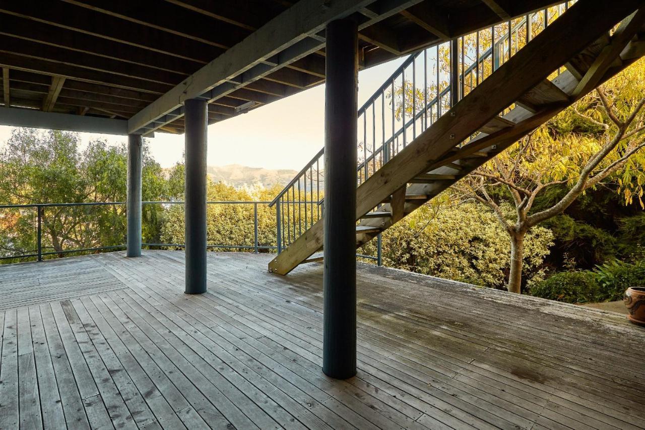 Akaroa Holiday Home Spacious And Quite With Stunning Harbour Views And Close To Town Eksteriør billede